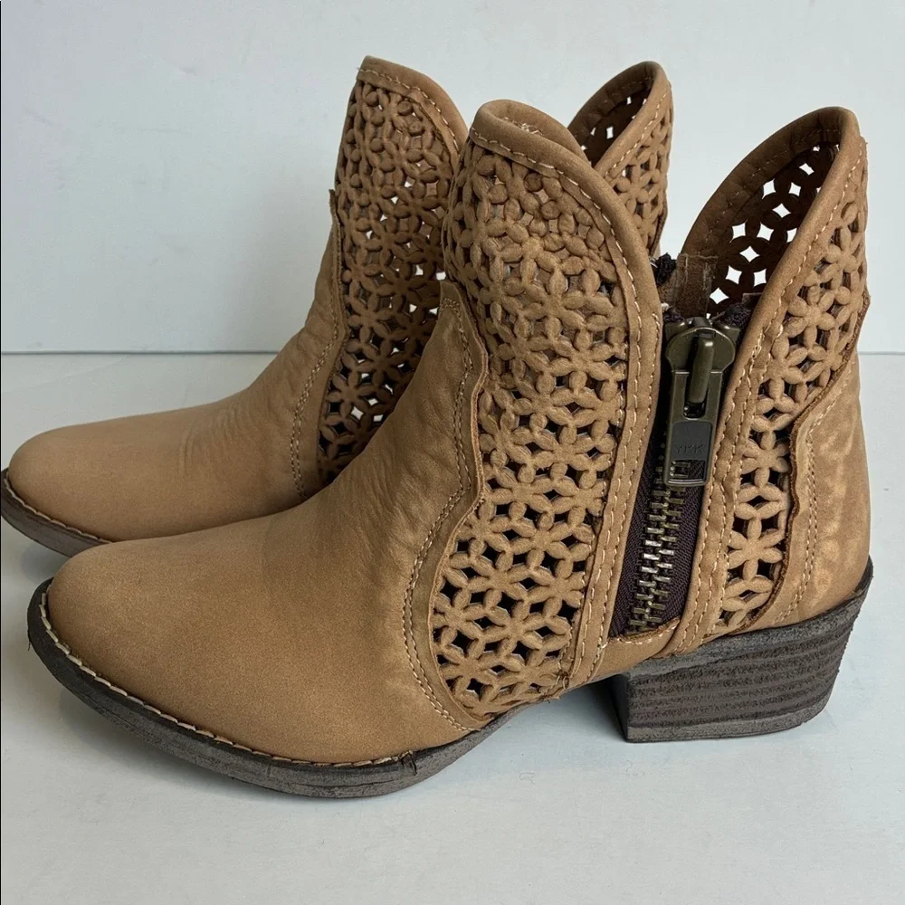 Circle G by Corral Q0002 Tan Shortie Ankle Boot Laser Cut Zipper US 6.5 Rodeo